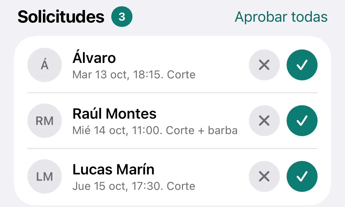 Tres solicitudes de cita con sus botones de aprobar y rechazar